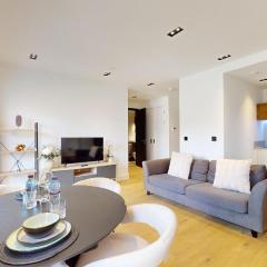Luxury apartment in Central London with pool, gym & sauna