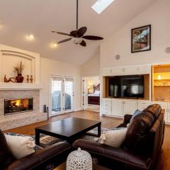 Luxurious 4BR Retreat - Pool Table & Chic Amenities