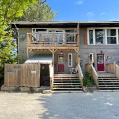 Happy Daze Big Space Near Village Lots of fun Hot Tub