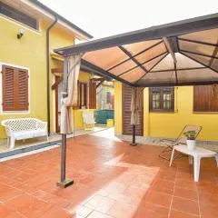 1 Bedroom Cozy Apartment In Massarosa
