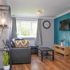 2ndHomeStays- Willenhall-A Serene 3 Bed House with a Garden View-Suitable for Contractors and Families-Sleeps 9 - 7 mins to J10 M6 and 21 mins to Birmingham