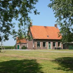 Authentic farmhouse in Zeeland Flanders