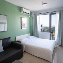 Concrete Palms near MOA w/ awesome view of Manila