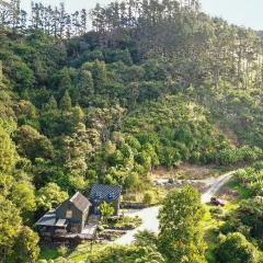 Matakana Retreat - Luxury Off Grid Lodge in Nature