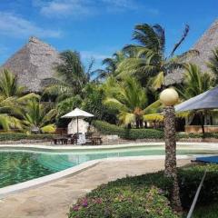 Beachfront 2 bedroom villa in resort with Pool & Spa
