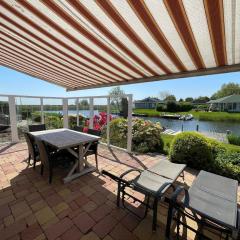 Ferienhaus in Makkum Terrasse und Sauna