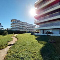 Awesome Apartment In Arcachon With House Sea View