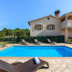 App Sadina with Private Pool and Garden