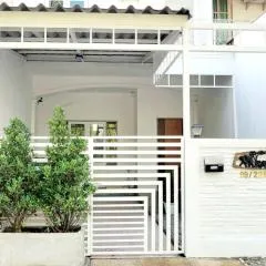 Bann Sawasdee Donmueng- Saimai หลังใหญ่ ฟรี wifi