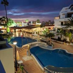 Colon II apartment with aircon, pool bar, beachside - Playa De Las Américas