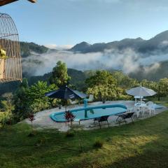 CHÁCARA DOMINGOS MARTINS - SANTO GRAAL - Montanhas, Corredeiras, Piscina, Natureza e Paz