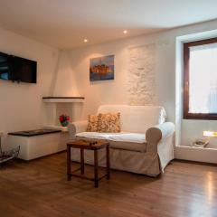 Gorgeous Studio Tiramola