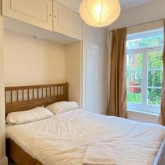 Roomy 3BD by Hampstead Heath!