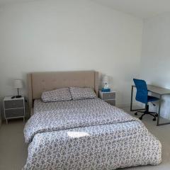 Private & cozy master bedroom near Masonville Mall