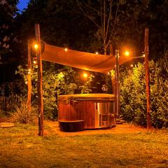 Vrijstaande 6 persoons Bungalow hottub en pizzaoven op vakantiepark