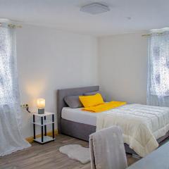 F&F Suites Ilsfeld - 3 Zimmer OG Apartment - Zentral mit kostenfreien Privatparkplätzen und WLAN