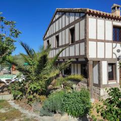 Las Marrojas, secluded Tudor country cottage