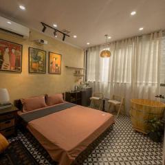 Unique Flat in Old Quarter, Big Window, Sunset View