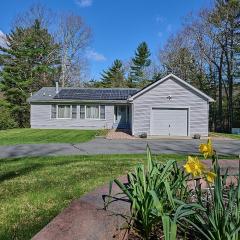 Spacious Catskills Serenity nearby Delaware River Gap w Game Rm Pet Friendly and Fenced Yard