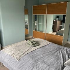 Quiet double bedroom with garden view/ breakfast