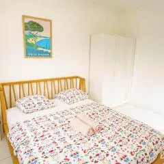 Escale-marne fr - 101 - Free Parking - Free Luggage Storage - All equipped - Linen Included - Washing Machine - Luxury Eve Sleep Mattress 160X200 - 10mn Walk Métro 8 - RER A - Panoramic View - From 1 to 4 guests