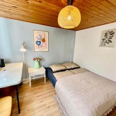 5 minute walk to Lego house - private studio apartment with Garden