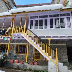 Safarnama Homestay Manali - Himachal Kathkuni Architecture with Mountain View