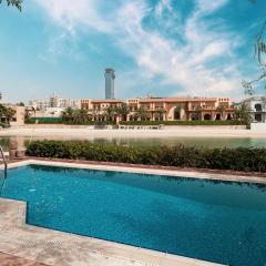 Beachfront Dubai Villa for 10 Guests with Full Kitchen & View