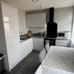 New 2 bedroom first floor apartment close to beach