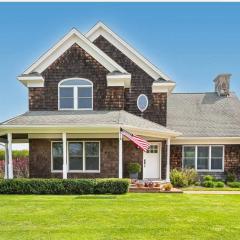 Stunning Farmhouse with Heated pool in NoFo by winery