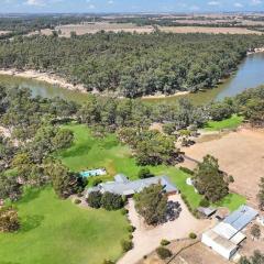 Riverlyne - Riverfront Holiday Home