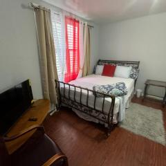 Huge 3 bedrooms apt in West NY, New Jersey close to all fun, for 10 peoples.15 minutes to New York City in bus.