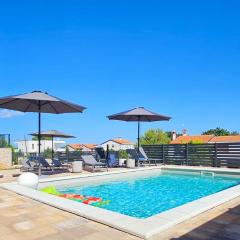 Apartment Bluemare B7 with Shared Pool