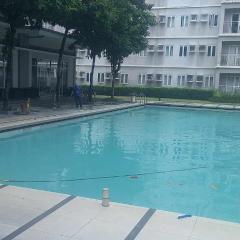 Comfy 1 Bedroom with Netflix & Free Wifi - Trees Residences Condominium