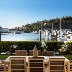 Pavillions 17 Waterfront with Private Pool and Buggy