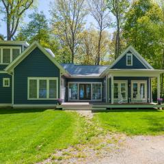 My Blue Haven - Shared lake access across the street! Glamorous home!