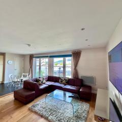 Excelsior Holiday Apartments Swansea- 2 bedroom includes Free Parking