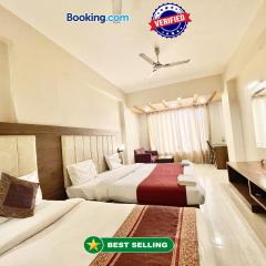 Hotel Rudraksh ! Varanasi ! fully-Air-Conditioned hotel at prime location with Parking availability, near Kashi Vishwanath Temple, and Ganga ghat 3