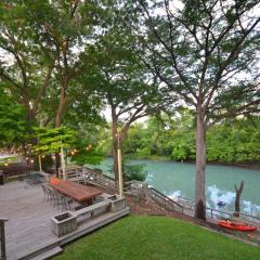Maverick's River Haus- Spectacular Guadalupe Riverfront, Come and Enjoy!