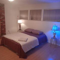 Beautiful Spacious Twin Room Set for Family or Groups upto 6 Adults Near Guildford Mall G4