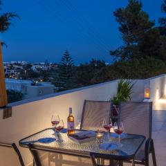 Restia Seaside Apartment II, 50m from Megas Gialos Beach