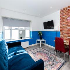 Free Parking Spacious Flat Weekly/Monthly Stay Saving