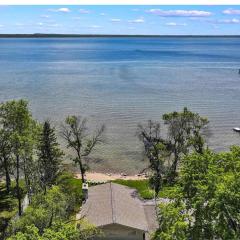 Life Is Good Lodge lakefront with sandy beach
