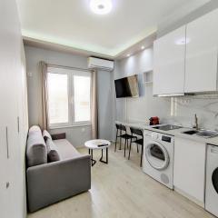 Pretty Petitie Fully Equipped City Center Studio