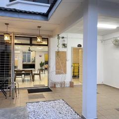 8min Port Dickson beach 17pax Pet Friendly