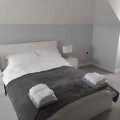 Airy, bright, newly built, 2 bed flat near beach