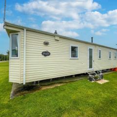 Lovely 8 Berth Caravan At Breydon Water Park, Nearby Norfolk Broads Ref 10111b