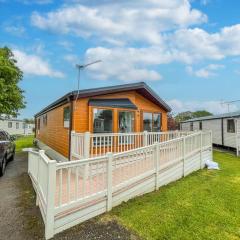 Beautiful 6 Berth Lodge With Disabled Access At Cherry Tree Ref 70829c