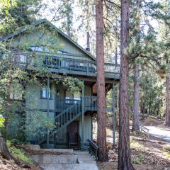 Treetop Falls - Great property close to the ski slopes, Close to everything Big Bear has to offer!