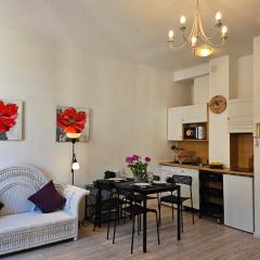 SUQUET - BEACH 100m & PALAIS DES FESTIVALS 600m